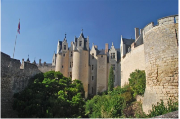 Le château de Montreuil-Bellay R. Garratt